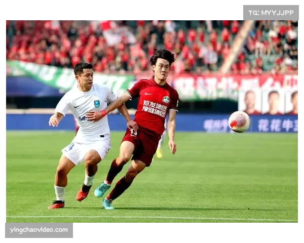 特写:老将冯特在生涯最后一场主场比赛中,利用角球头槌攻入纪念性一球 特写:老将冯特在生涯最后一场主场比赛中,利用角球头槌攻入纪念性一球